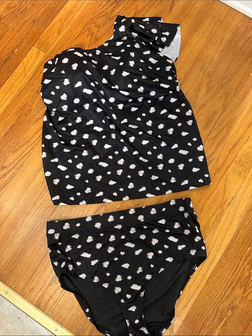 Black & White Polka Swim Briefs - Women's High-Waist Swim Panty